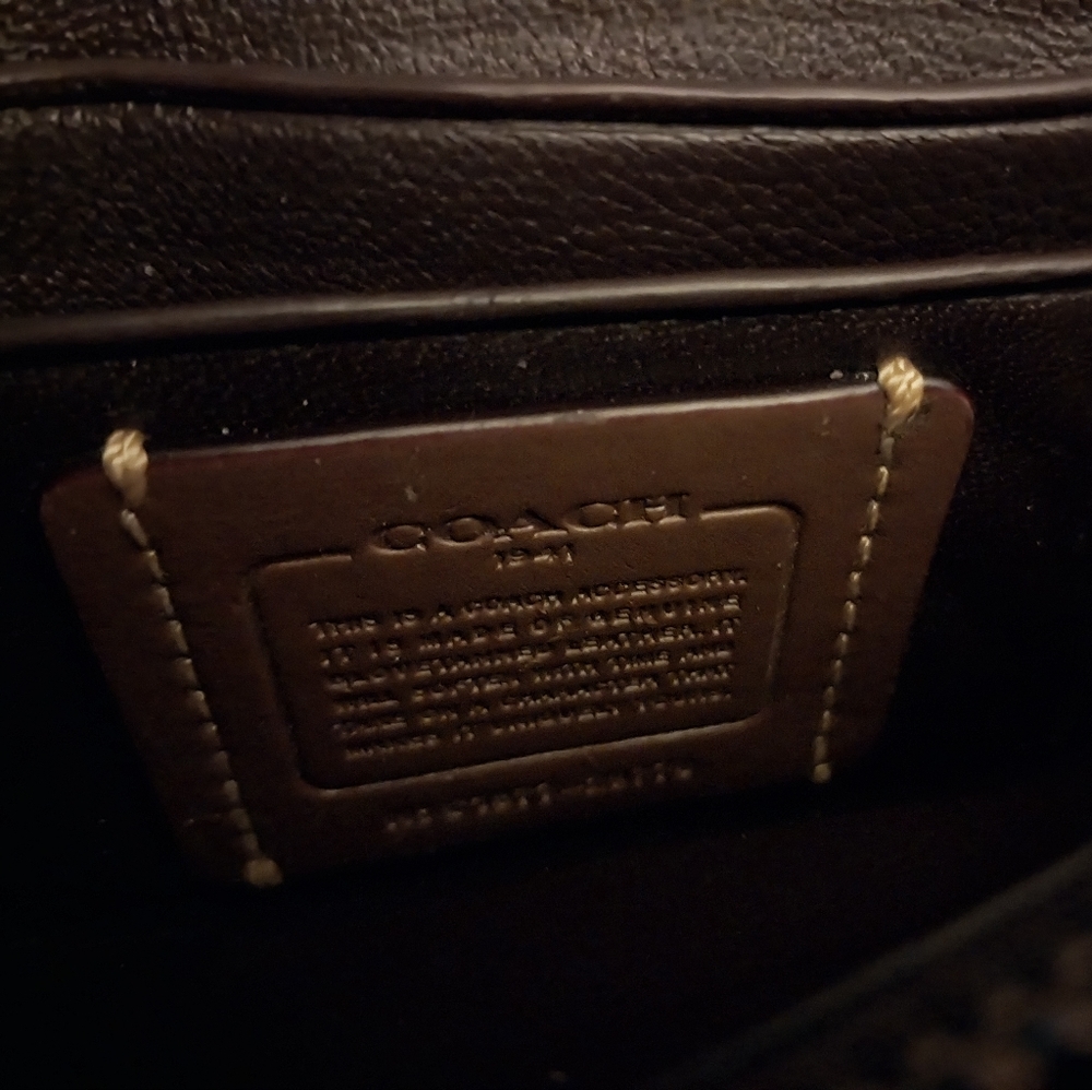 WOW**SALE**Gorgeous Coach Wristlet - Picture 3 of 5